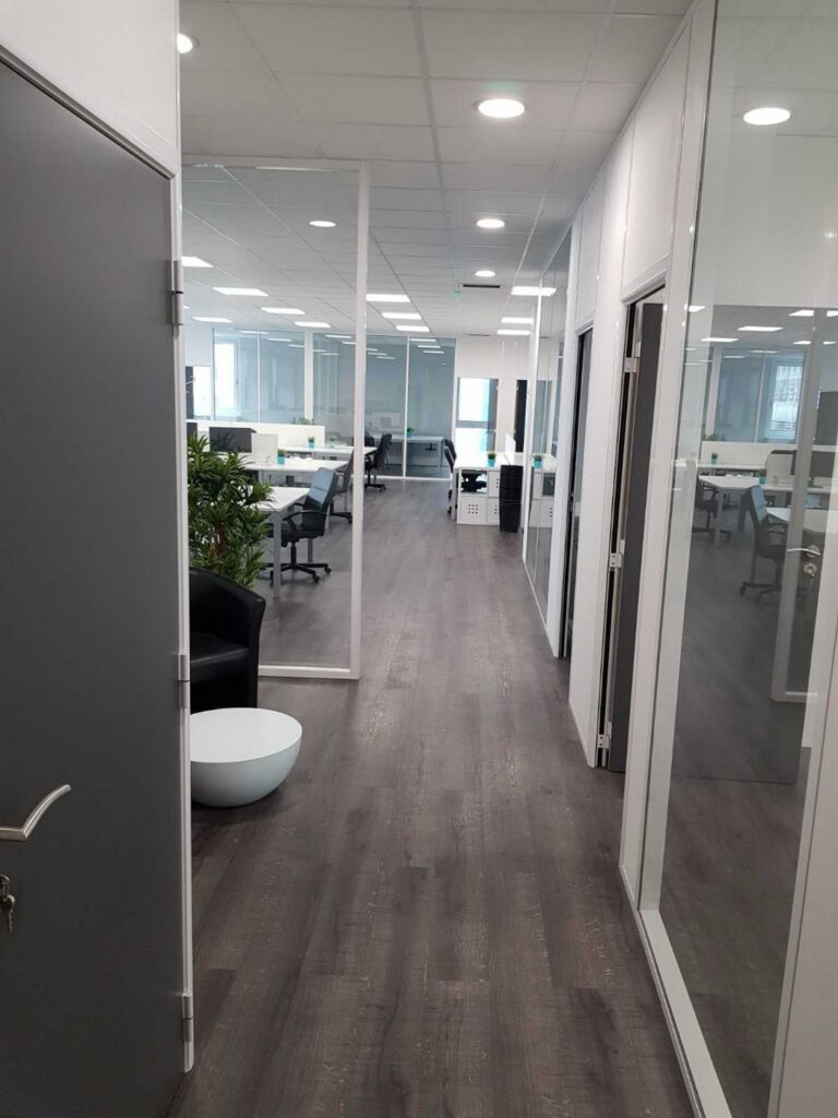 Bureaux 290 m² + 5 parkings — photo 1